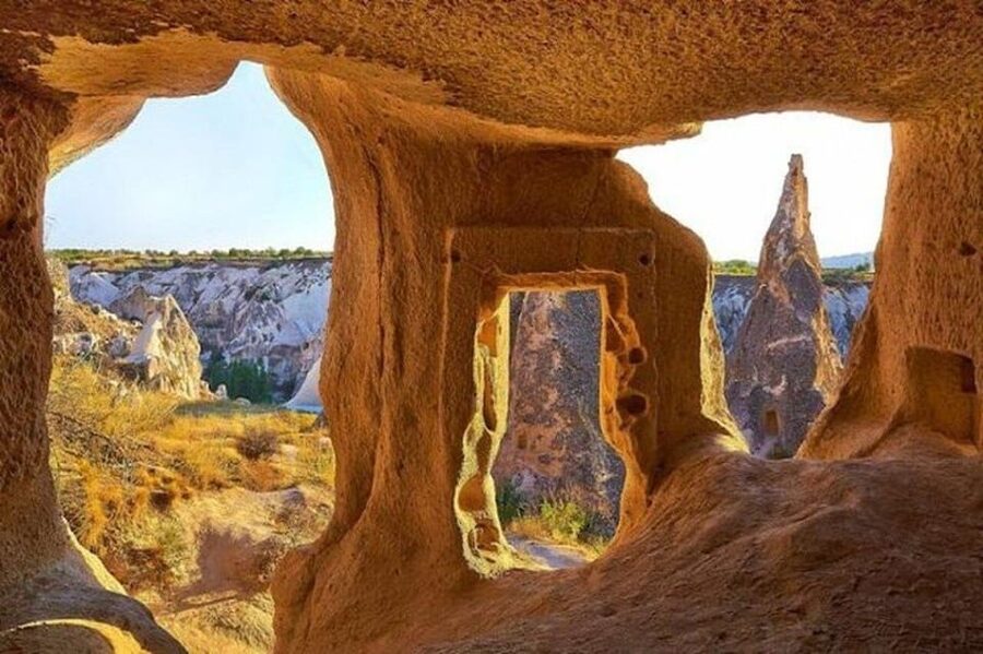 2 Days in Cappadocia: Guided Red and South Tour - Day 1: Devrent Valley, Paşabağı Chimneys, Avanos Pottery, Zelve, and Uçhisar Castle