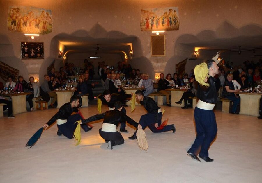 Avanos: Turkish Music and Dance Show with Dinner & Drinks - Food and service reality check: what to watch for