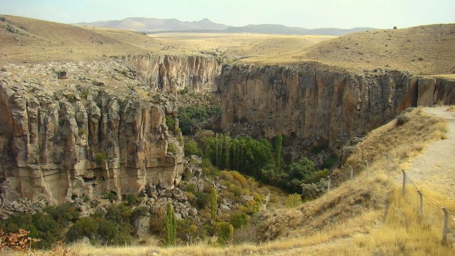 Cappadocia: Derinkuyu Underground City & Ihlara Valley Tour - Derinkuyu Underground City: 5 Levels, Tunnels, and the Places You Might Not Expect