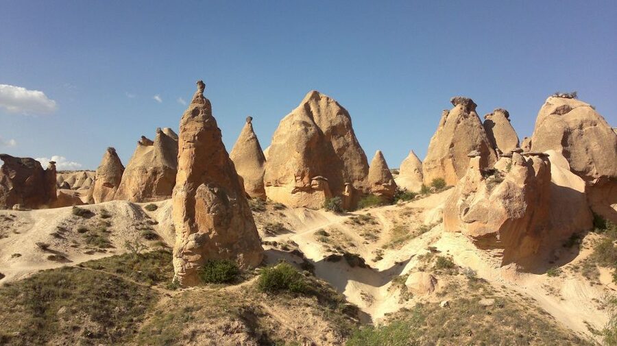 Cappadocia: Derinkuyu Underground City & Ihlara Valley Tour - The Ihlara Valley Walk Along the Melendiz River: 4 km of Cave Churches