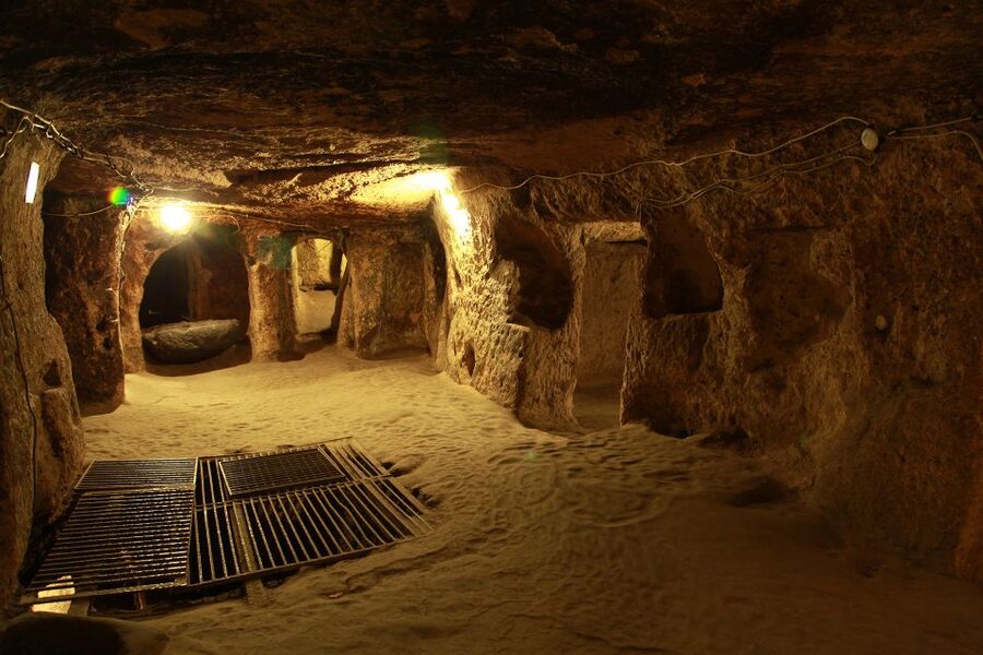 Cappadocia: Derinkuyu Underground City & Ihlara Valley Tour - Hotel Pick-up, Air-Conditioned Comfort, and a Guide You Can Talk To