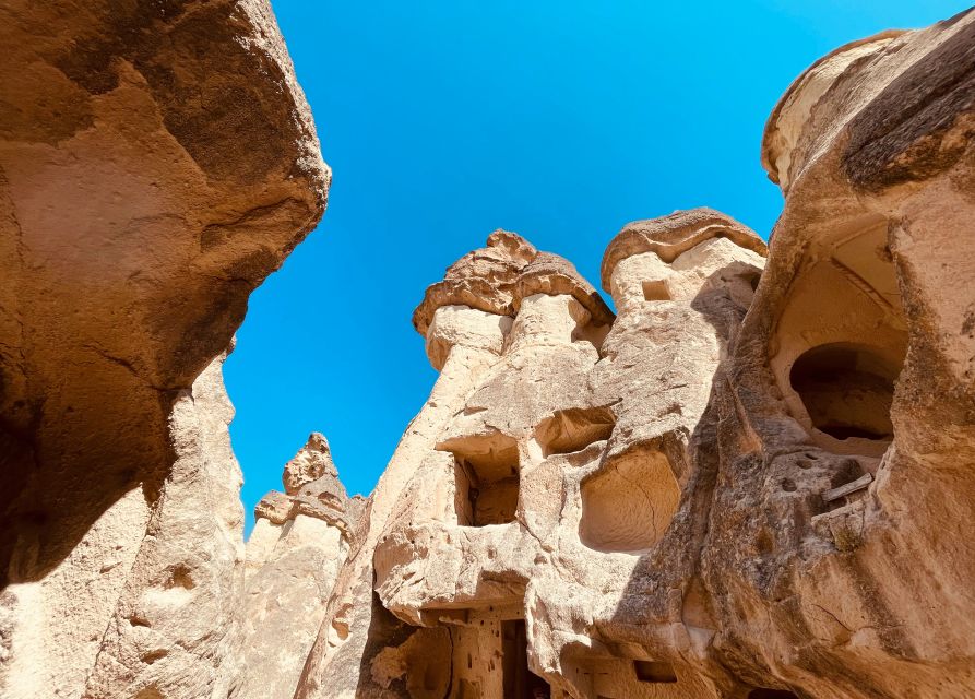 Cappadocia: Göreme Red Tour with Lunch and guide - Lunch Included: Turkish Comfort at a Local Restaurant