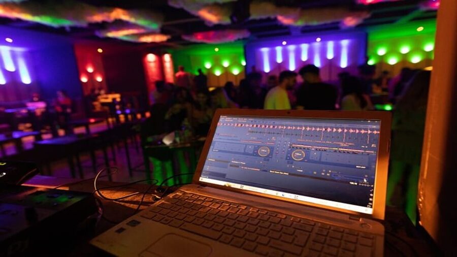 Cappadocia: Guided Bar Crawl with Hotel Pickup and Snack - Club Finale: Dance the Night Away With Local and International DJs