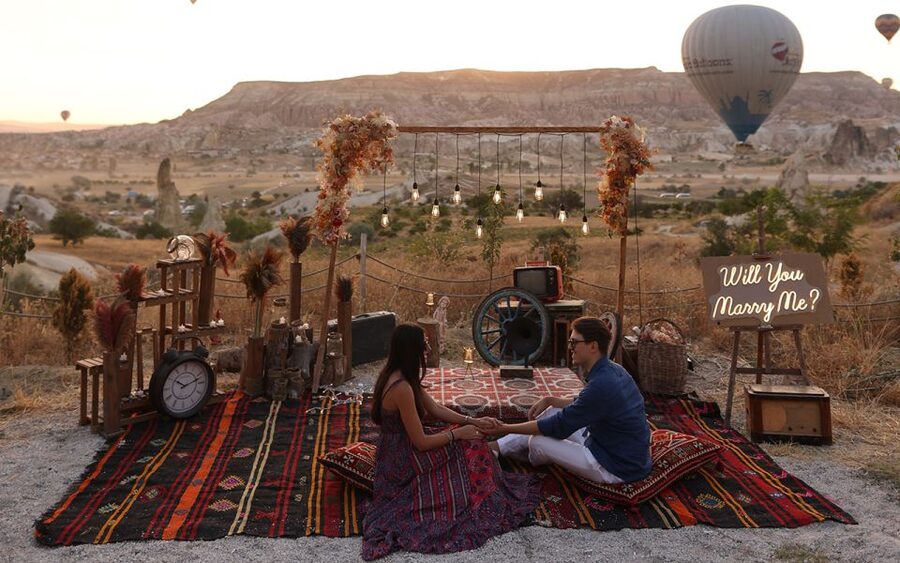 Cappadocia: Love Valley Proposal Service with Transfers - Hot air balloons: how the flight route helps your pictures