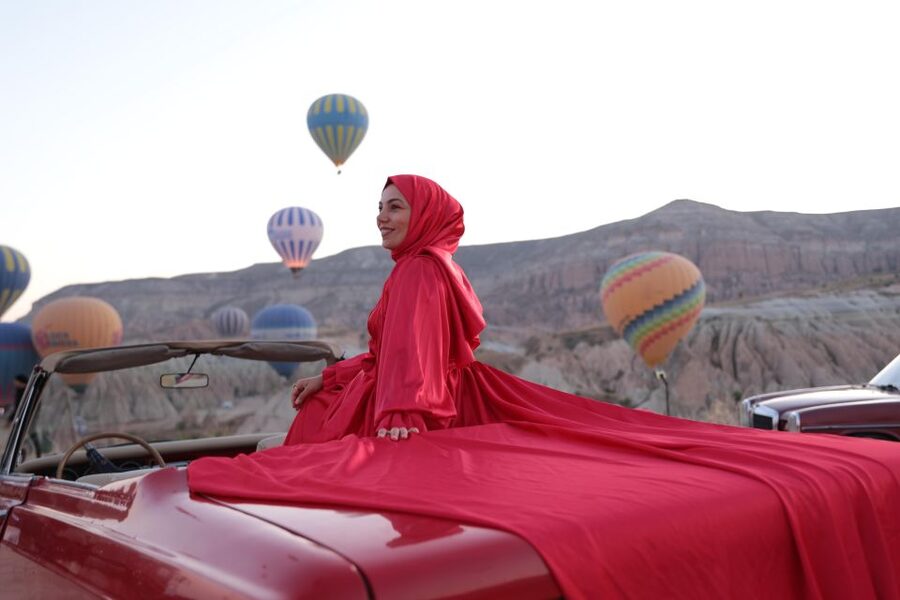 Cappadocia Photo Shoot with Classic Car and Flying Dress - The photographer and posing system: what you should expect