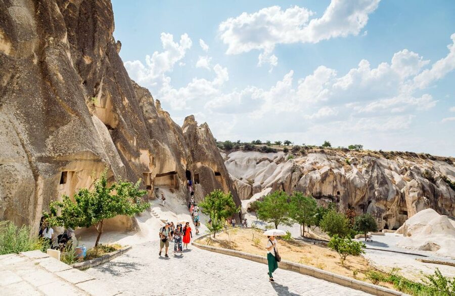 Cappadocia: Small Group Guided Full-Day Red Tour with Lunch - From pickup to Uchisar Castle, you start with the good views