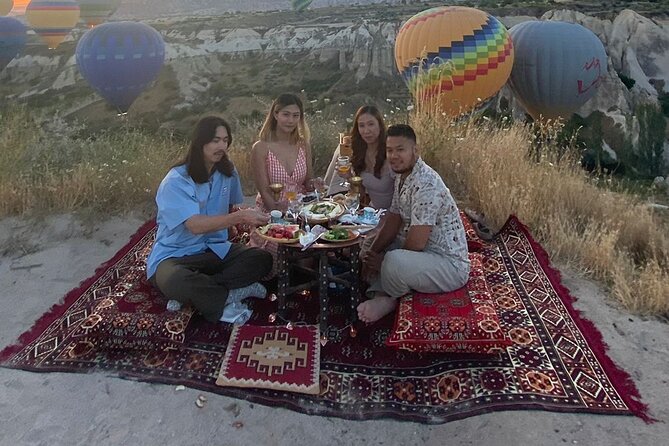 Cappadocia Sunrise Breakfast With Hot Air Balloons - Pickup in Central Göreme and What “Private” Changes