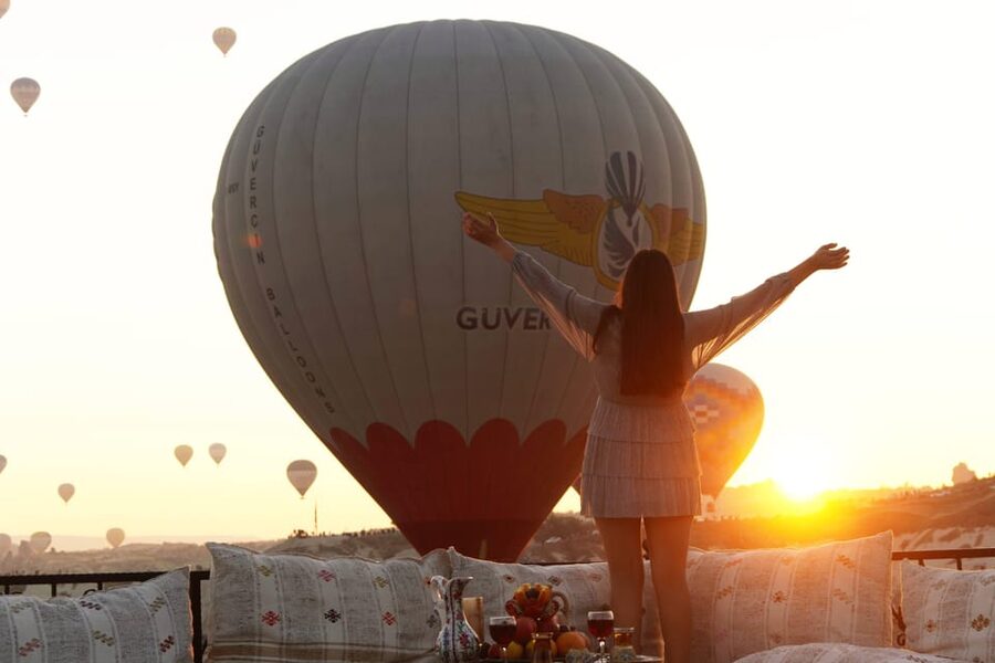 Cappadocia: Terrace Photo Spot With Balloon Flight View - Photographers, posing help, and the difference between basic and professional