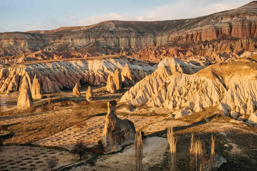 Cappadocia Watching the Sunset With Wine in Red Valley - Wine at Sunset: How the Included Pour Changes the Whole Experience