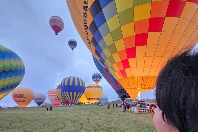 Exclusive Hot air balloon Flight in Cappadocia - Group size, caps, and the language question