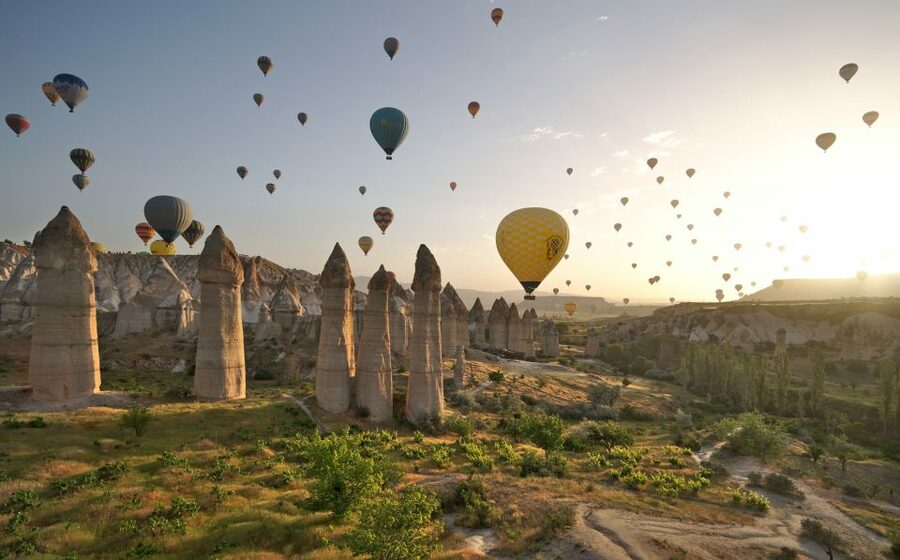 Göreme: Sunrise Hot Air Balloon Flight Over Cappadocia - Pre-flight: snacks, tea, and watching the balloon become real