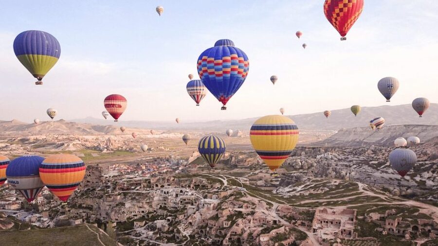 Göreme: Sunrise Hot Air Balloon Flight Over Cappadocia - Taking off: being in the basket when it counts