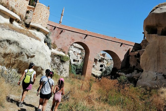 Hiking tour in Cappadocia Red and Rose valley - Why Emrullah’s guiding style works on this route