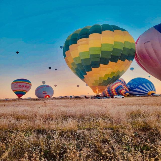 Hot air balloon in Cappadocia - Instructor briefing and photo time before takeoff