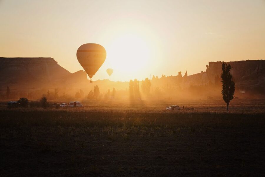 Hot air balloons in Goreme red valley - Key highlights at a glance