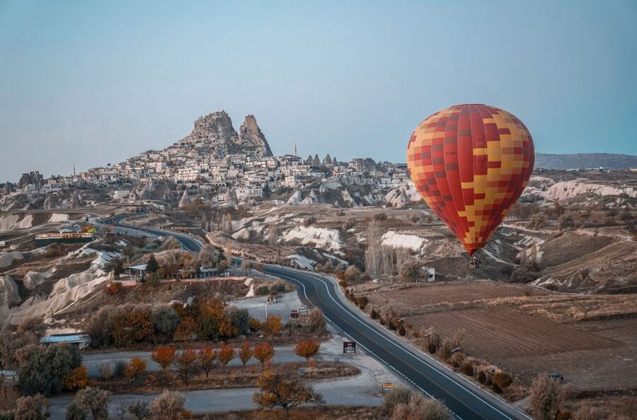 Hot air balloons in Goreme red valley - The early-morning hotel pickup and what to expect before flying