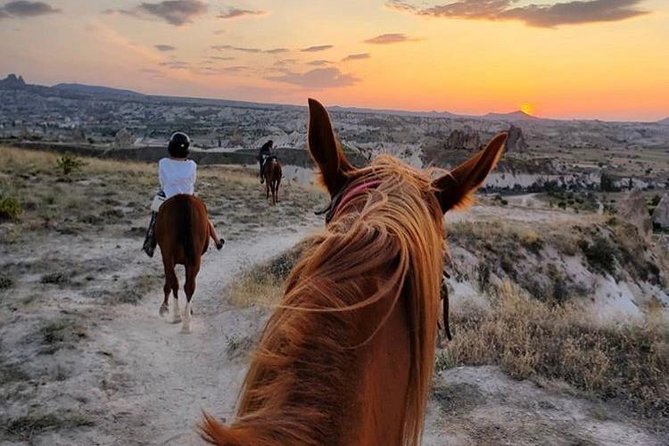 Sunset Horsebackriding-Tour through the Valleys of Cappadocia - Rose Valley first: the calm warm-up through the fairy formations